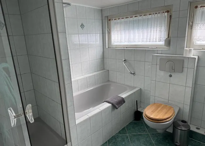 Hagemann Querfurter Strasse 13 *